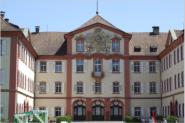 Architektonischer Mittelpunkt und prachtvolle Kulisse fr verschiedenste Anlsse: das Deutschordensschloss.