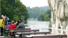 Der Donaudurchbruch, bzw. offiziell die "Weltenburger Enge": Hier ist die Donau nur 80 m breit, dafr 20 m tief. 