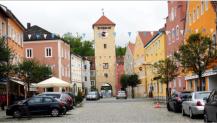 Der Ludwigsplatz mit dem Donautor