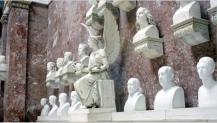 Im Inneren der Halle. Von den berhmten sterreichern sind unter anderen hier Maria Theresia, Anton Bruckner, Radetzki aufgestellt.