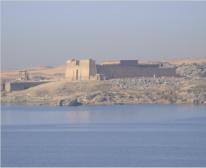 Der Philae-Tempel wurde 1979 von seinem ursprnglichen Standort auf der Insel Philae auf die Insel Agiliqya umgesetzt. Hier ist er nun vor den Nil-Hochwssern sicher.