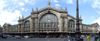 Deer Nordbahnhof, einer der mesit frequentiertesten Bahnhfe von Paris.  Auf seinen 31 Bahnsteigen werden tglich 500 000 Menschen abgefertigt. 