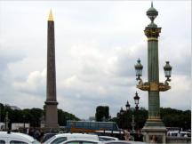 Das Symbol des Place de la Concorde ist deer 3000 Jahre alte Obelisk aus Granit in der Mitte des Platzes. Er war ein Geschenk des Vizeknigs und Paschas von gypten Muhammad Ali an Frankreich im Jahre 1831.