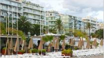 Die Prachtstrae direkt am Strand. Hier befinden sich neben vielen Restaurants auch exquisite Geschfte. 