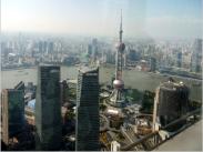 Der Oriental Pearl Tower steht im Shanghaier Stadtteil Pudong und ist mit einer Hhe von 468 Metern der derzeit dritthchste Fernsehturm Asiens und der fnfthchste der Welt.