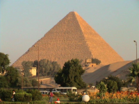 Die Pyramiden in Sichtweite von unserem Hotel. Die Nhe tuscht!