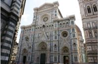 Der Florentiner Dom ist die viertgrte Kirche in Europa.  153 Meter lang, 38 m breit, das Fundament der Kuppel ist 90 Meter breit. Die Gewlbehhe bemisst sich auf 23 Meter. Im Inneren der Kuppel betrgt die lichte Hhe vom Boden bis zur Spitze 90 Meter.