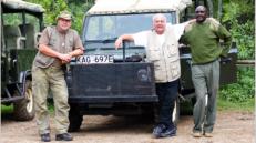 Mit diesem Fahrzeug haben wir uns durch die Wildnis geschlagen. Unser Driver und Guide war sehr erfahren, denn er fhrte schon die BBC-Reporter, die einen Film ber die Massai Mara drehten.