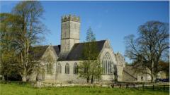 In der Main Street befindet sich die Adare Church, die Augustinian Abbey