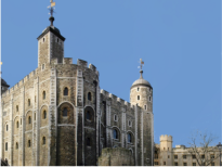Der Tower  ist ein befestigter Gebudekomplex entlang der Themse am sdstlichen Ende der City of London.  Die britischen Kronjuwelen werden seit 1303 im Tower aufbewahrt.  
