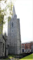 St. Patricks Cathedral in Dublin, Irland, ist die grere der beiden Kathedralen der Church of Ireland in der Stadt. Erstaunlicherweise ist nicht sie Sitz des Bischofs, sondern die etwas kleinere Christ Church Cathedral