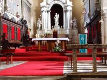 In der Kirche von Krk werden sehr wertvolle Schtze aufbewahrt. Unter anderen ein Mebuch mit Silberverzierungen aus dem 18. Jh. und viele alte Messgewnder