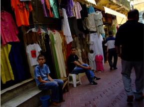 Eine groe Attraktion der Stadt ist die belebte Medina (Altstadt) rund um den Petit Socco mit ihren Mrkten, Handwerksbetrieben, Geschften und Cafs.