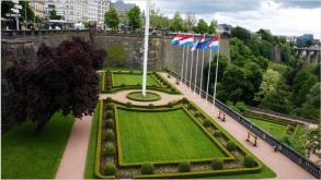 Am Boulevard Franklin Delano Roosevelt liegt ein gepflegter Park als Andenken an den amerikanischen Prsidenten 