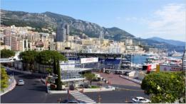 Monte Carlo ist ein Stadtteil von Monaco, der fr sein Casino und seine Prominenz bekannt ist. Er wird manchmal flschlicherweise als Hauptstadt von Monaco ausgegeben, der Stadtstaat besitzt jedoch keine Hauptstadt.