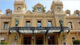 Das Casino von Monaco.  Das Gebude wurde ursprnglich als Oper von Monaco geplant. Heute ist darin das wohl bekannteste Casino der Welt untergebracht.  