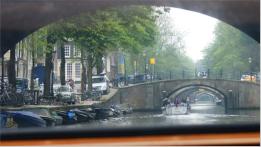 Wenn man mit dem Boot in deer Herengracht entlang fhrt kommt man an diesem Punkt vorbei, von wo man sieben Brcken sehen kann. 
