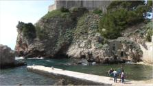 Dubrovnik gilt als eine der schnsten Stdte des Mittelmeerraumes. Die Stadtmauern sind 1940 Meter lang sowie bis zwischen drei und sechs Meter breit. 