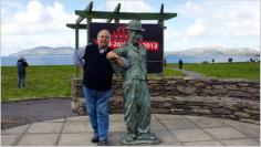 Im Sdwesten Irlands, auf Iveragh liegt der kleine Ort Waterville. Den groen Bekanntheitsgrad verdankt  das rtchen dem wohl bekanntesten Urlauber Charlie Chaplin, der dort mit seiner Familie urlaubte.