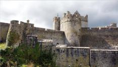 Die Ursprnge der Burg gehen zurck bis ins dritte Jahrhundert. Befestigt wurde die Burg 1142 von Donough O'Brien, dem Prinzen von Thomond
