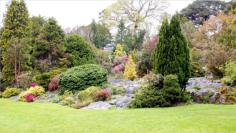 In den spten 1850er Jahren haben sich die Herberts, als Besitzer des Muckross-House, in der Vorbereitung fr Knigin Victorias Besuch im Jahre 1861 einen weitlufigen Garten anlegen lassen.