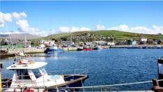 Der kleine Hafen der Stadt Dingle liegt in einer Bucht und ist so vor Strmen am Nordatlanik geschtzt