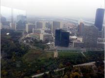 Blick vom Donauturm, aus 160 m Hhe, auf die UNO-City. Der Turm ist insgesamt 252 m hoch. 
