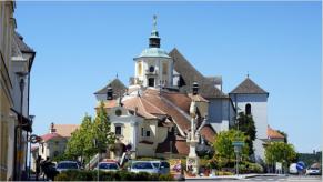 Die Bergkirche wird auch Haydnkirche genannt.  Seit dem Jahr 1932 befindet sich in der Bergkirche das Haydn-Mausoleum, in dem Joseph Haydn begraben liegt.