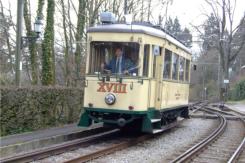 Die 1897 errichtete Bahn verlief ursprnglich vom Bergbahnhof Urfahr auf den Pstlingberg. Die Pstlingbergbahn gilt als steilste Adhsionsbahn in Europa und zweitsteilste der Welt.