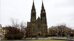 Die Kirche zur heiligen Ludmila wurde 1892 fertig gestellt. Die zwei Trme sind 60 m hoch und sind wie zwei Hnde im Gebet. 
