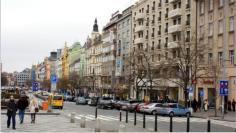 Der Wenzelsplatz in der Mitte von Prag wurde nach dem heiligen Wenzel von Bhmen benannt. Mit 60 m Breite und 750 m Lnge gehrt er zu den grten stdtischen Pltzen Europas.
