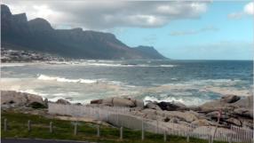 Der Chapman's Peak Drive ist eine imposante Strae Richtung Kap der guten Hoffnung. Auf der einen Seite geht es huntert Meter in die Tiefe, auf der anderen senkrecht in die Hhe