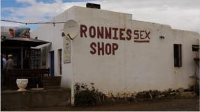 Ronnies Sex Shop muss man einfach besuchen. Der schrullige deutsche Aussteiger hat hier seine Erfllung gefunden.