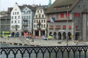 Die Huserzeile mit dem Restaurant "Haus zum Rden", am Rdenplatz