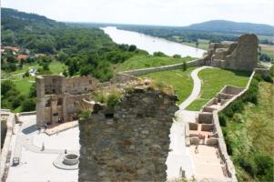 Die Burg Devin  (dt. Burg Theben) ist ein nationales Kunstdenkmal, welches am Fue eines Felsens ber dem Zusammenfluss der Donau und der March liegt. 