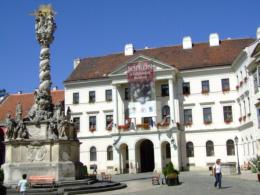 Das Museum der Stadt Sporon. Direkt am Hauptplatz, gegenber dem Rathaus.